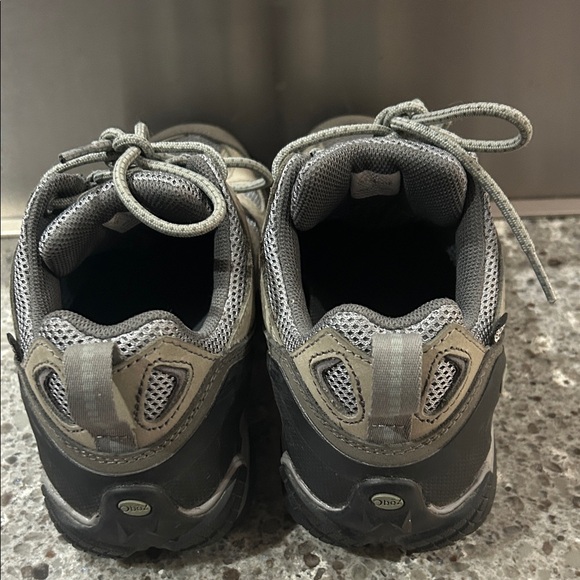 Stylish Gray Women's Hiking Shoes - Picture 3 of 7